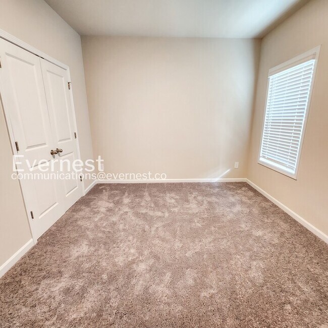 Building Photo - 3 Bed/2 Bath Home with Attached Garage / Pet-Friendly / Coming Soon!