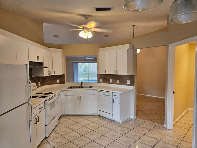 Building Photo - Move In Ready