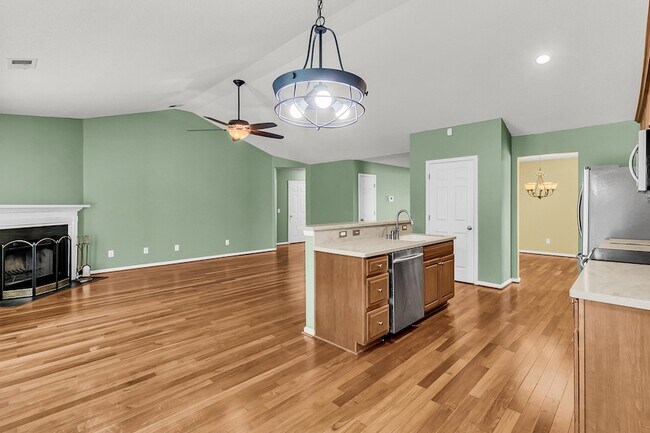 Building Photo - 124 Dovetail Cir