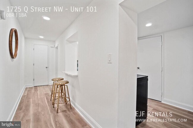 Building Photo - 1725 Q St NW
