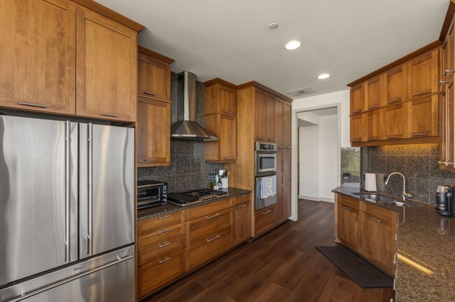 Building Photo - 700 W 31st St