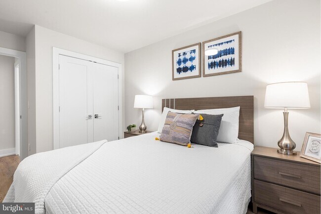 Building Photo - 214 Vine St