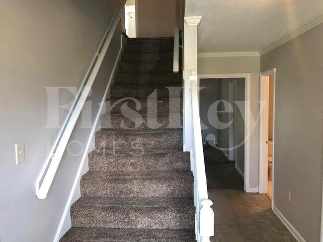 Building Photo - 2097 Meadowview Lane
