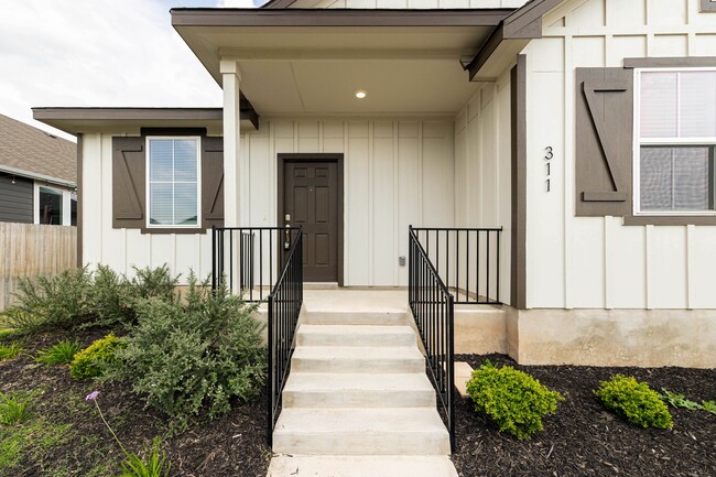 Building Photo - 311 Ravens Crst Dr