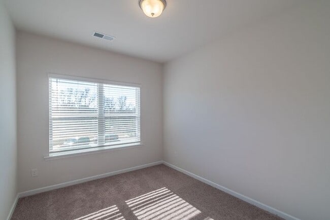 Building Photo - Beautiful Brand New 3 Bedroom 2.5 Bath Townhome in Hickory Glen!