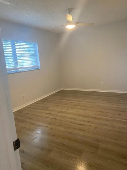 Building Photo - 19 Abbey Ln