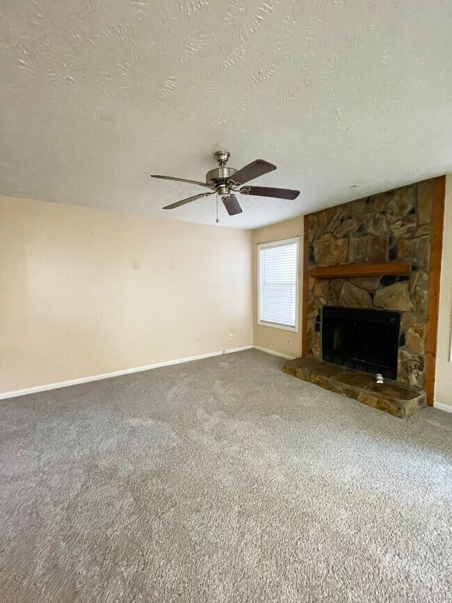 Building Photo - 2 Bedroom 2 Bathroom Condo