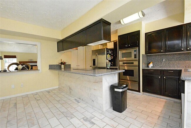 Building Photo - 2523 Coopers Post Ln