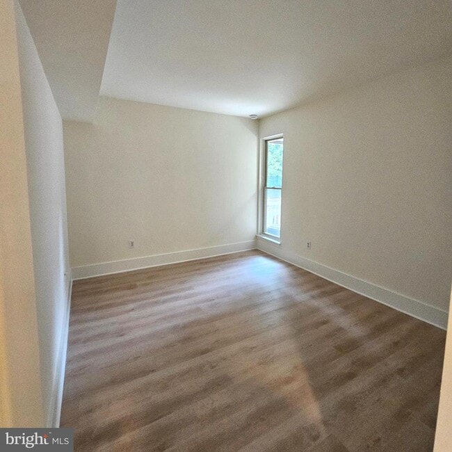 Building Photo - 5821 Royal Ridge Dr