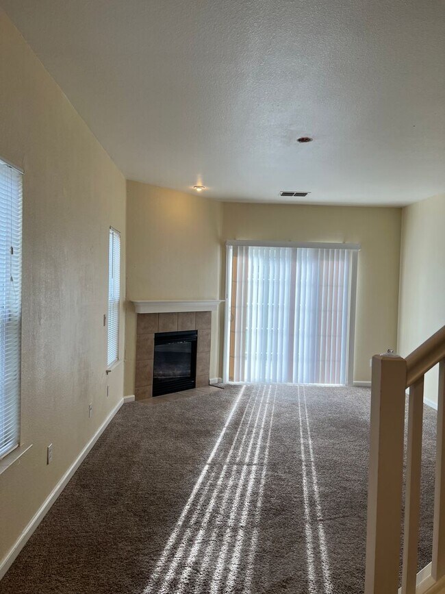 Park River Oak Circle Condo Available Now... 7733 Park River Oak Cir Sacramento CA 95831
