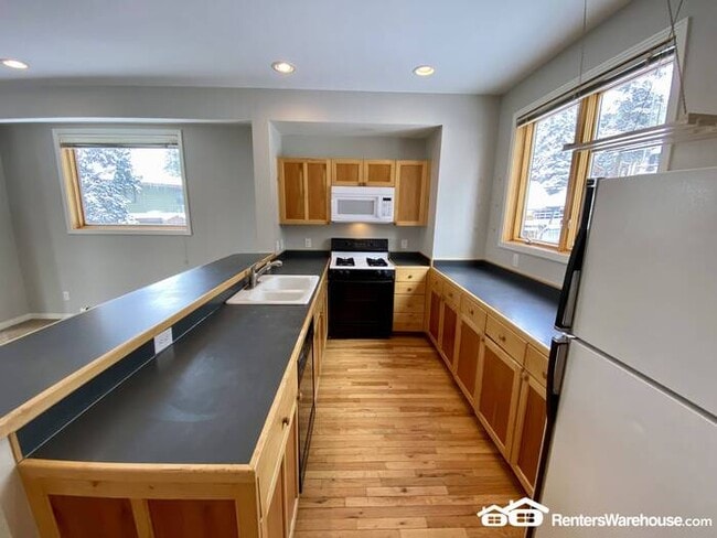 Building Photo - Perfect Townhome in the Boreas Pass Neighborhood