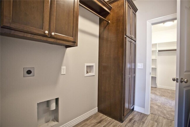 Building Photo - 1004 Taylor