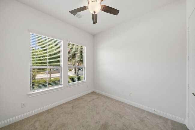 Building Photo - 10906 Perennial Mist Dr
