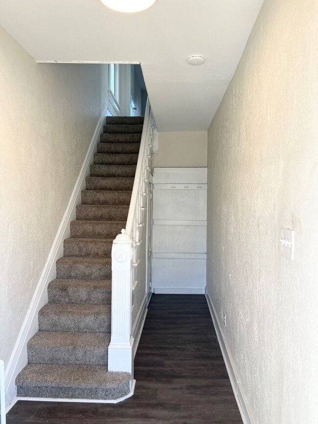 Building Photo - 3010 Zephyr Ave