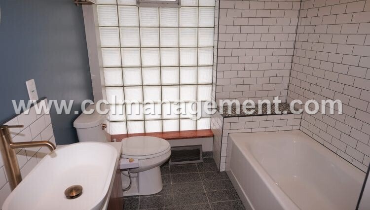 Building Photo - 501 W Dean Ave