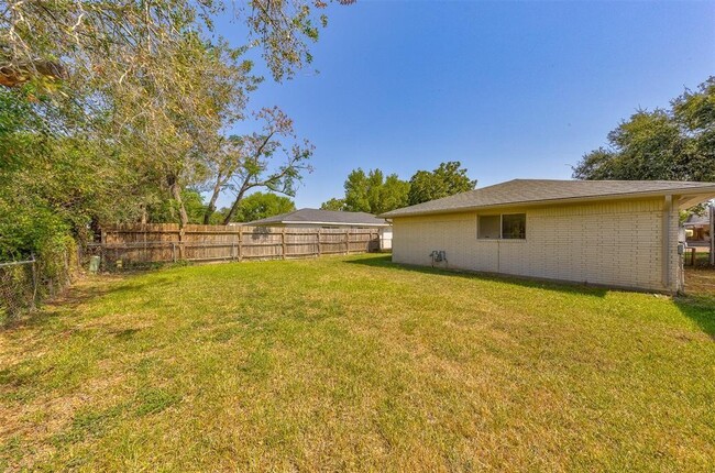 Building Photo - 12938 S Coast Dr