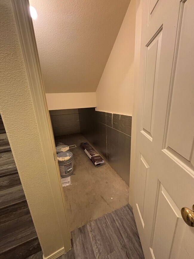 Building Photo - 726-728 E Spokane Ave