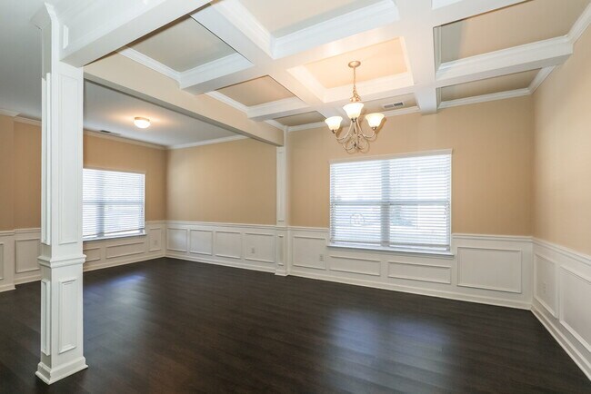 Building Photo - 705 Yukon Way