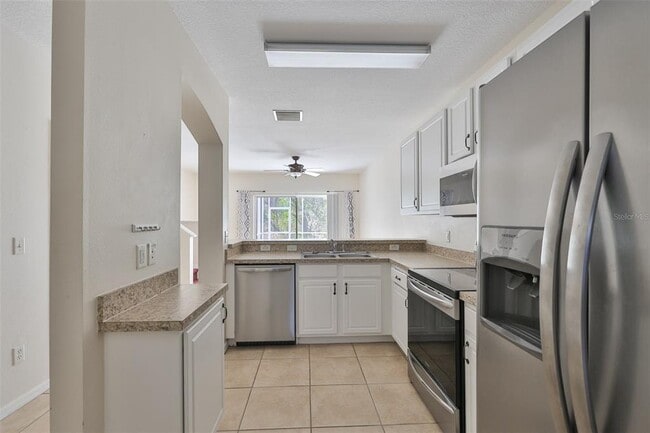 Building Photo - 15843 Fishhawk View Dr