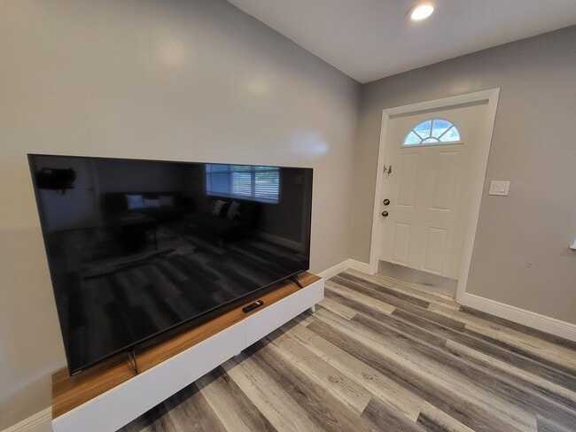 Building Photo - Lime Way