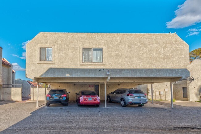 Building Photo - 2117 Sun Ave