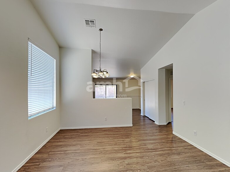 Building Photo - 69 E Coral Bean Dr