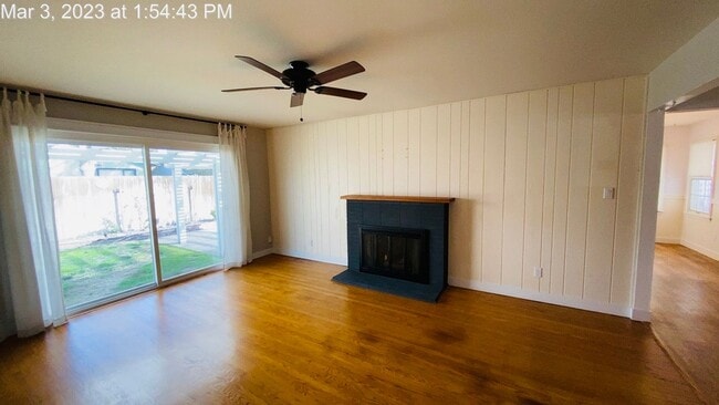 Building Photo - 2329 Moraine Cir