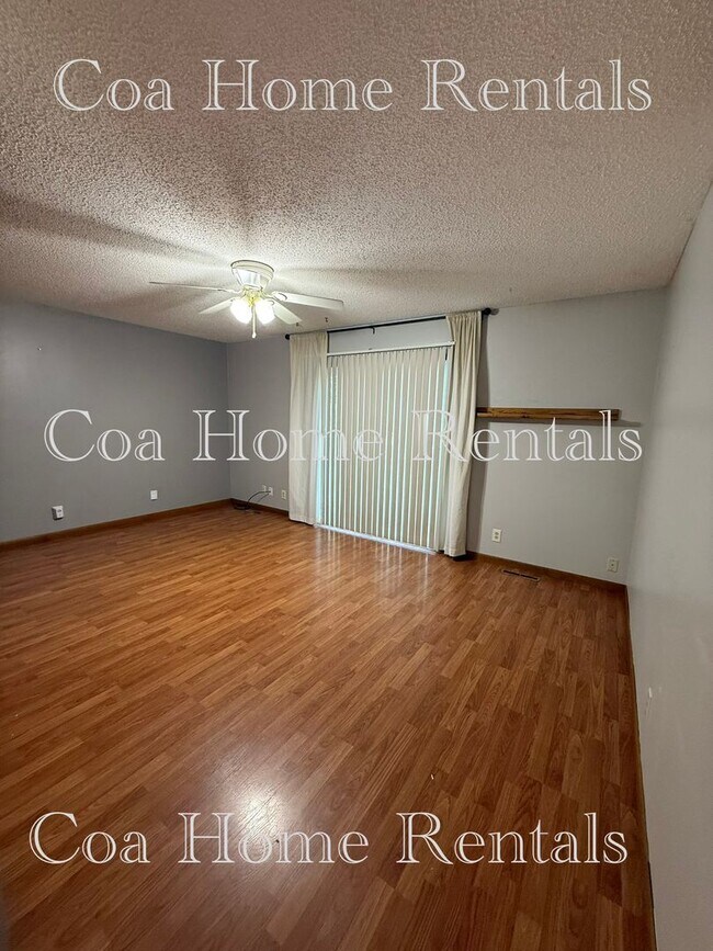 Building Photo - 1902 N Evergreen Ln