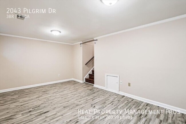 Building Photo - 2043 Pilgrim Dr