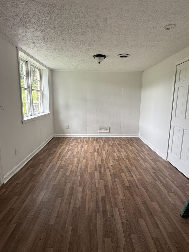 Building Photo - 8195-8195 Spillers Dr SW