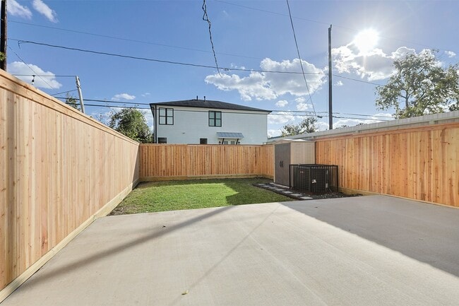 Building Photo - 514 E 29th St