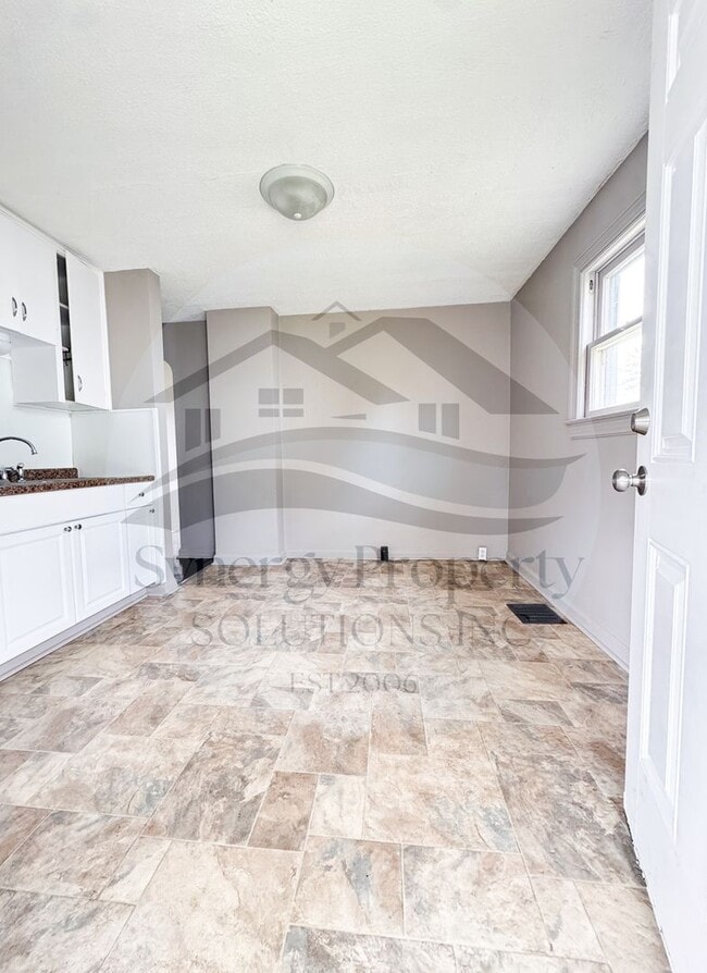 Building Photo - Rental Available