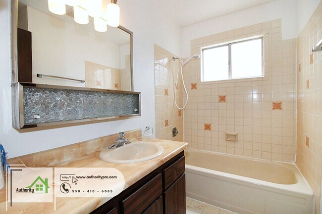 Building Photo - 8615 Patricia Dr