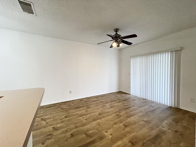 Building Photo - 2516 Grassy Point Dr