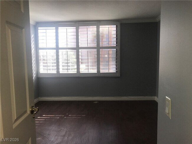 Building Photo - 205 E Harmon Ave