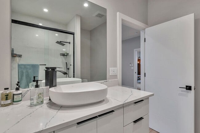 Building Photo - Fresh and Modern 1BD/1BA Upstairs ADU Near Downtown Livermore!