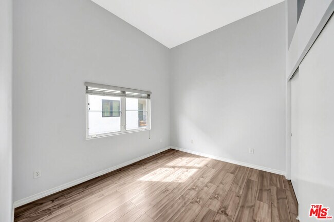 Building Photo - 11124 Burbank Blvd