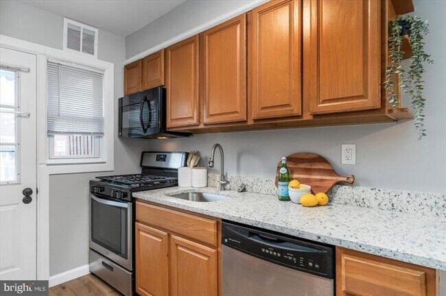Building Photo - 403 Edmunds Way