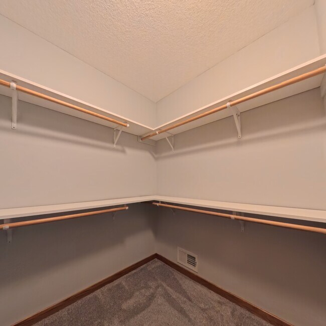 Building Photo - 11956 Castle Rock Ct N