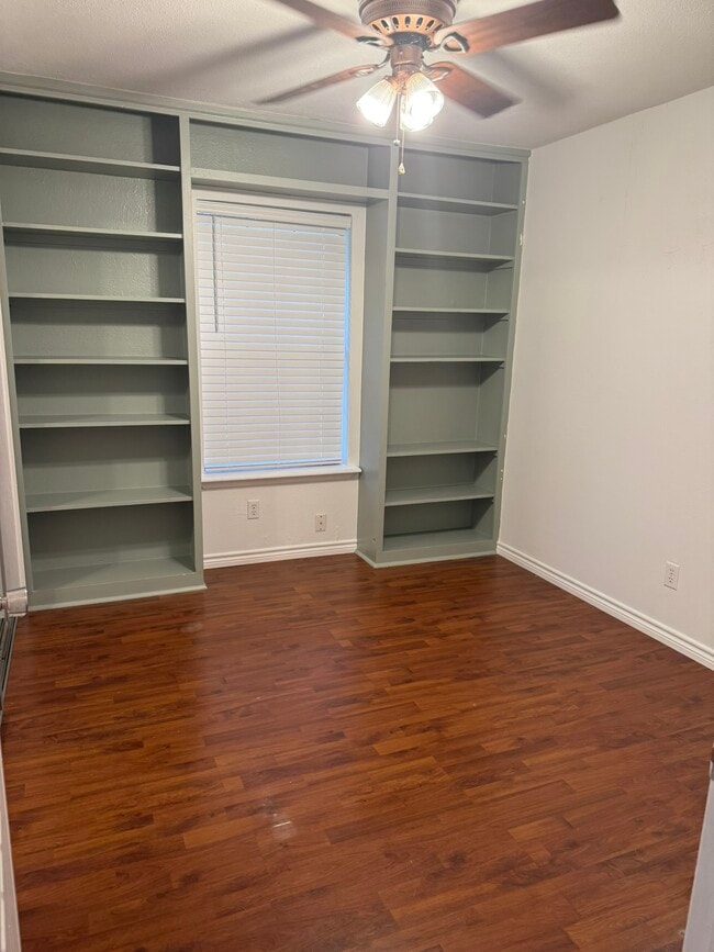 Building Photo - 304 Patriot Cir