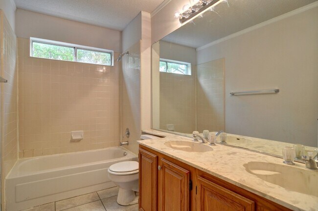 Building Photo - 2501 Country Creek Ln
