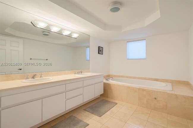 Building Photo - 16711 Collins Ave