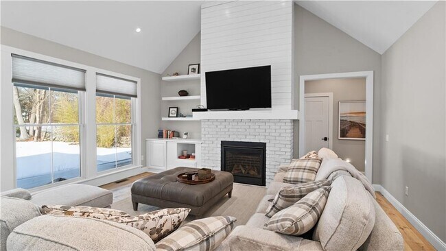 Building Photo - 1241 Saugatucket Rd