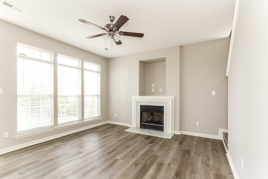Building Photo - 6116 Red Clover Ln