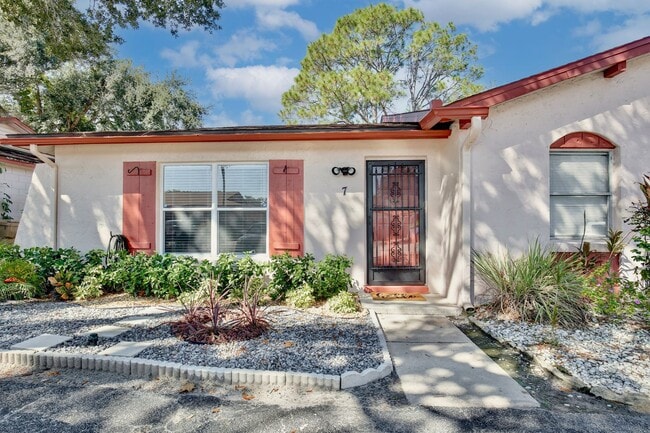 Primary Photo - Beautifully Remodeled 1 bed 1 bath Villa n...