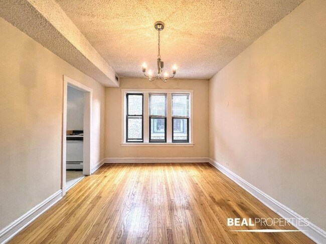 Building Photo - 1 bedroom in CHICAGO IL 60657