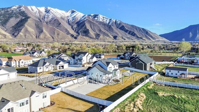 Building Photo - 275 N 600 W