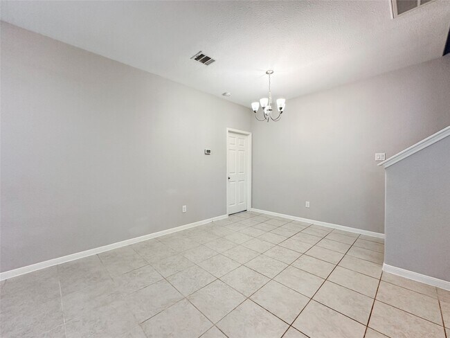 Building Photo - 125 Camelot Pl Ct