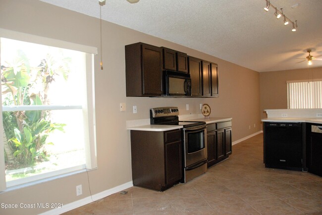 Building Photo - 720 Wickham Lakes Dr