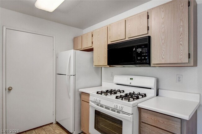 Building Photo - 7885 W Flamingo Rd